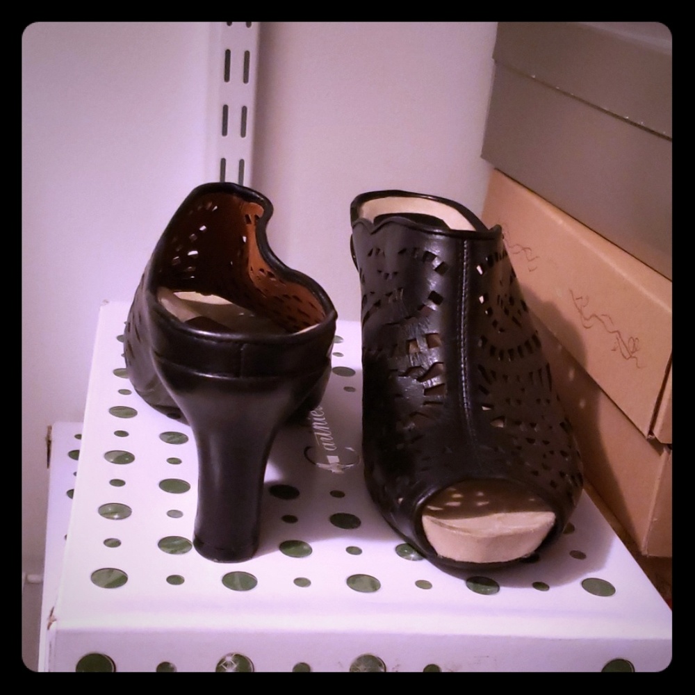 Women's shoes